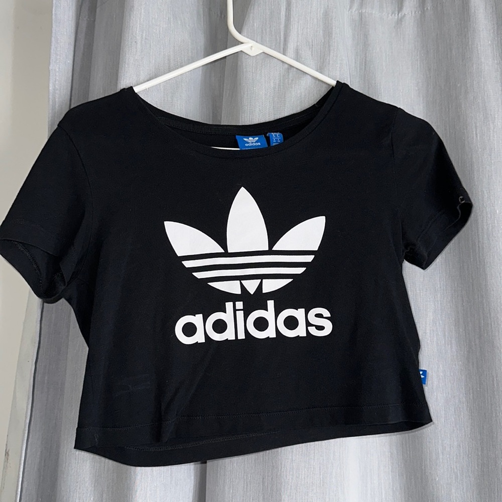 Adidas crop top 🖤🤍